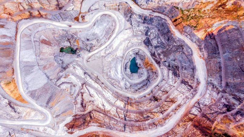 is2M3NaWSk-5TDqTq_DTig.1280_Top-view-of-an-open-pit-for-the-extraction-of-gold-ore-with-depth-of-250-meters